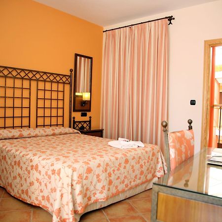 Ele Santabarbara Hotel Castilleja de la Cuesta Kültér fotó