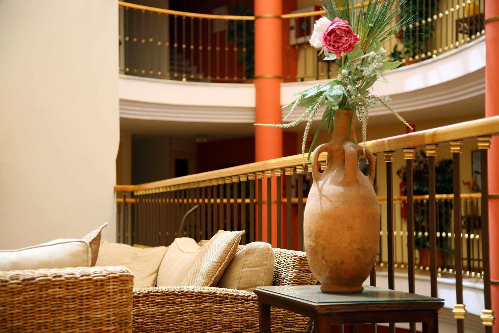 Ele Santabarbara Hotel Castilleja de la Cuesta Kültér fotó