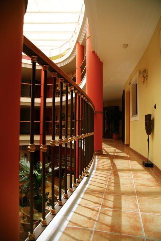 Ele Santabarbara Hotel Castilleja de la Cuesta Kültér fotó